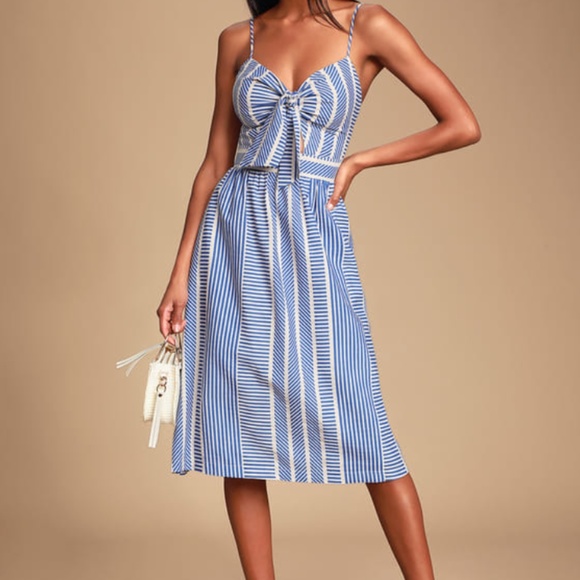 Lush Size Small Dress with Center Cut out and Tie - Picture 3 of 3